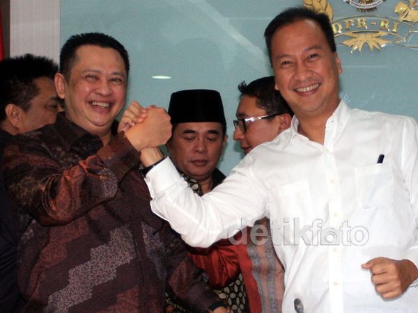 Ketika Bamsoet dan Agus Gumiwang Salam Komando