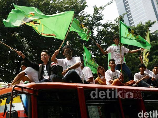 Kader PPP Djan Faridz Demo Kantor Menkum HAM