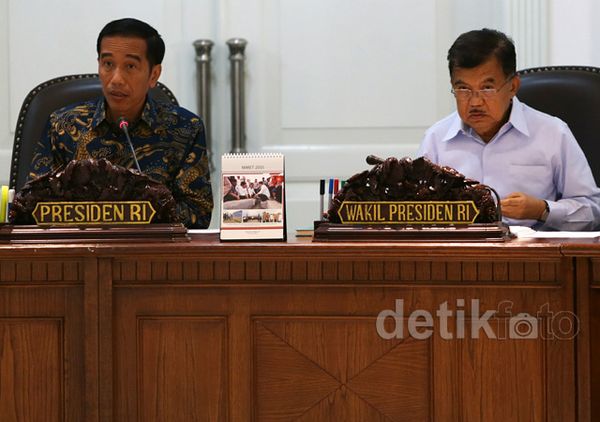 Jokowi Kumpulkan Menteri Bahas Harga Beras