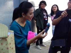 Sebelum Bebas, Tas Nikita Mirzani Dibongkar Feni Rose