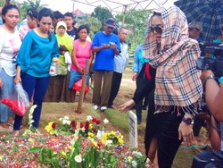 Melayat ke Makam Olga, Ini Penyesalan Nikita Mirzani