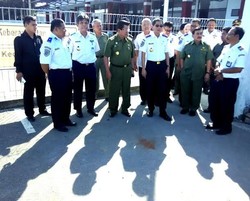 Berkacamata Hitam, Jonan Blusukan ke Bandara Mamuju