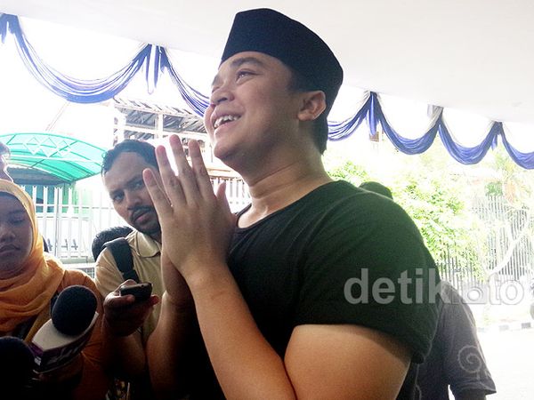 Billy Syahputra Tersenyum Lagi