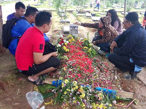Makam Olga Syahputra Masih Ramai Dikunjungi Pelayat
