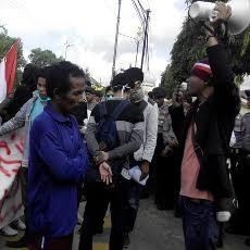 Mahasiswa Tuntut Pemkab Sumenep Cari Penumpang Kapal DBS Tercebur Laut