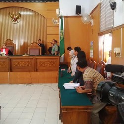 Merasa Dirugikan, SDA Minta Ganti Rugi ke KPK Rp 1 Triliun