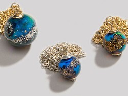 Hiii! Abu Kremasi Orang Mati Jadi Karya Seni