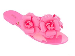 Editors Choice: 5 Sandal Stylish untuk Bepergian Santai