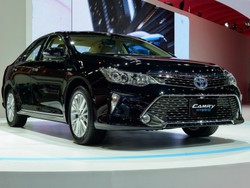 Banyak yang Minat, Toyota Tetap Jual Camry Hybrid di Indonesia
