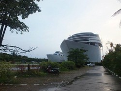 Kapal Pesiar Terdampar? Bukan, Ini Hotel Pacific di Batam