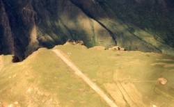 Bandara Mengerikan di Afrika, Landasannya Menuju Jurang