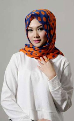 Rahasia Wajah Mulus Blogger Hijab Indah Nada Puspita