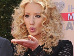 Iggy Azalea Puas dengan Hasil Operasi Perbesar Payudara