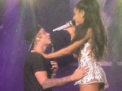 Selena Gomez Unggah Foto Seksi di Pantai, Justin Beri Kejutan Ariana Grande