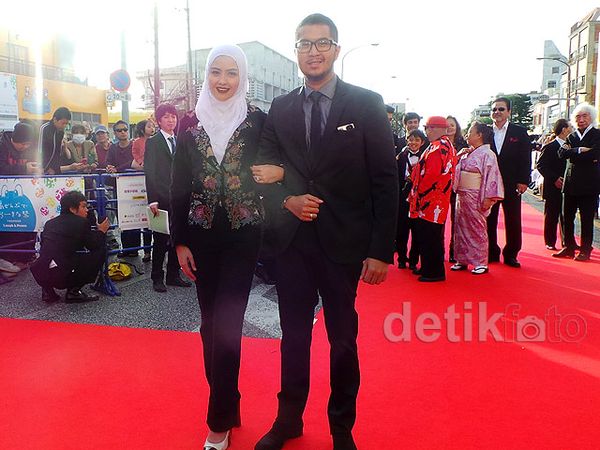 Penampilan Revalina S Temat Berhijab di Red Carpet Koza
