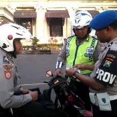 Lima Anggota Polrestabes Surabaya Ditilang