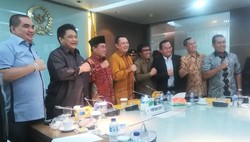 Ekspresi Kegembiraan Kubu Ical Saat Nonton Live Sidang PTUN