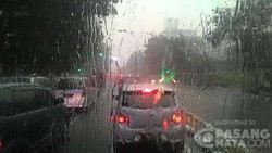 Awas Macet! Hujan Deras Mulai Guyur Jakarta