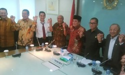 KMP Kumpul Kecam Penggerudukan Fraksi Golkar oleh Yorrys Cs