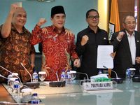 KMP Kutuk Penggerudukan Ruang Fraksi Golkar