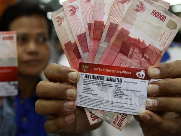 Warga Cairkan Dana PSKS