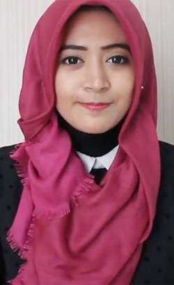 Tutorial Hijab yang Kasual dengan Scarf Viscose dari Natasha Farani