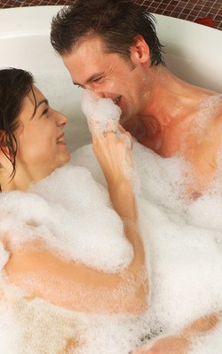 Manfaat Mandi Air Hangat untuk Bangkitkan Gairah Seks