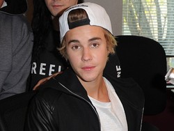 Kerap Mesra-mesraan dengan Model Cantik, Justin Bieber: Aku Tak Cari Pacar