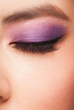 Menentukan Warna Eyeshadow yang Tepat Berdasarkan Warna Kulit