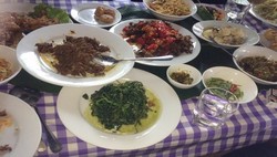 Junis Kitchen, Menyajikan Sajian Minang Hingga Sate di Hanoi, Vietnam