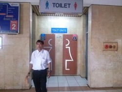 Mantap! Toilet dan Stasiun KRL Tak Lagi Kumuh