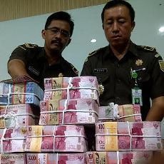 Kejaksaan Tinggi Jawa Timur Sita Rp 8,203 Miliar dari Dua Tersangka
