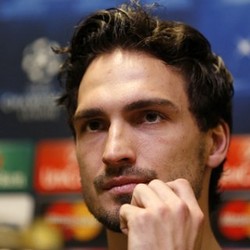 Hummels Bantah Janji Akan Gabung MU