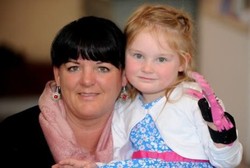 Terlahir Tanpa Jari, Abbi Bahagia Kini Sudah Punya Tangan Berwarna Pink