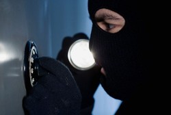 Tutupi Identitas, Pria Ini Operasi Plastik Dulu Sebelum Merampok