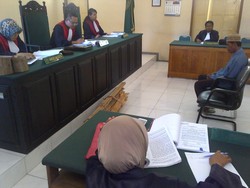 Pulang Paksa dari RSUD Situbondo, Nenek Asyani Tak Hadiri Sidang