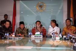 Pimpinan DPR Semestinya Tak Ikut Campur Perebutan Fraksi Golkar
