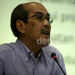 Sindiran Faisal Basri: Murahnya BBM Malaysia dan Pesangon Bos Petral Rp 11 M