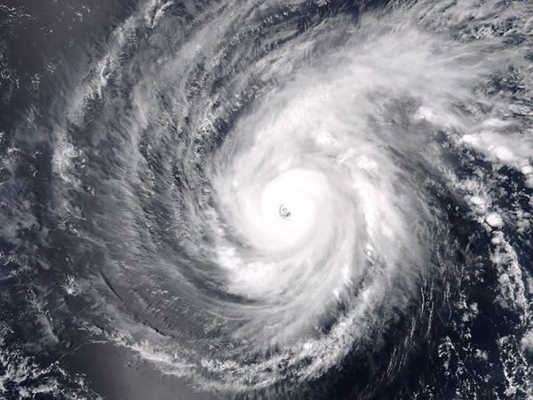 Penampakan Topan Maysak dari Angkasa