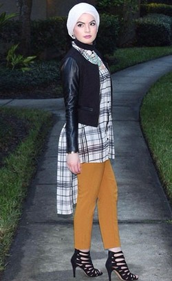 Foto: Tampil dengan Street Style ala Omaya Zein, Hijabers Palestina