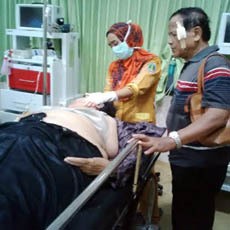 Minibus Rombongan Takziyah Terbalik di Pasuruan, 13 Penumpang Terluka