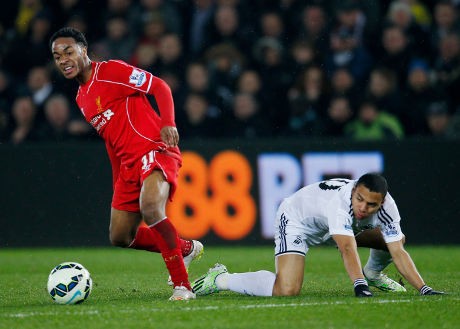 Pantaskah Sterling Digaji Tinggi?