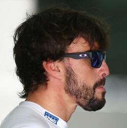 Menduga Apa yang Dipikirkan Alonso Saat Lihat Vettel Menang dengan Ferrari