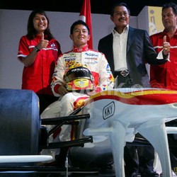 Rampungkan Tes Pramusim Hari Pertama, Mobil Rio Haryanto Sempat Bermasalah