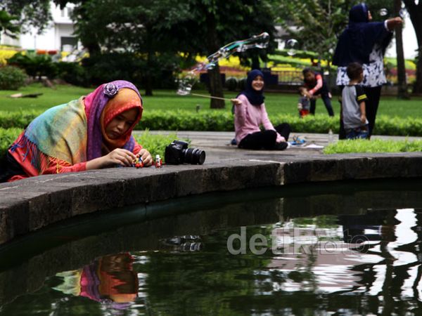 Menikmati Libur Panjang di Taman Suropati