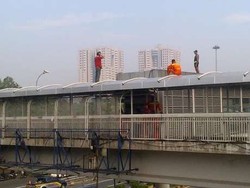 Alasan Pria Stres Tak Mau Turun dari JPO Semanggi karena Diancam Dibunuh