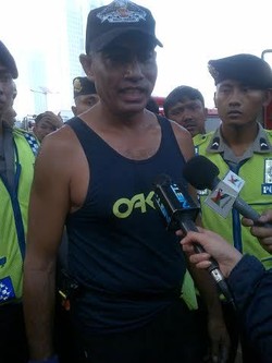 Ini Siasat Kapolsek Setiabudi untuk Pria Stres agar Turun dari JPO Semanggi