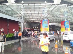 Kebakaran di Plaza Semanggi, Pengunjung Dievakuasi