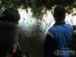 Jenazah Wanita Berambut Panjang Ditemukan Mengambang di Sungai Ciherang