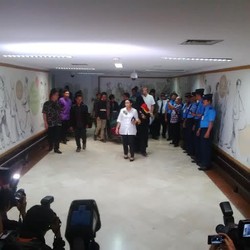 Menlu Retno Sambut 16 dari 110 WNI yang Tiba di Bandara Soekarno-Hatta